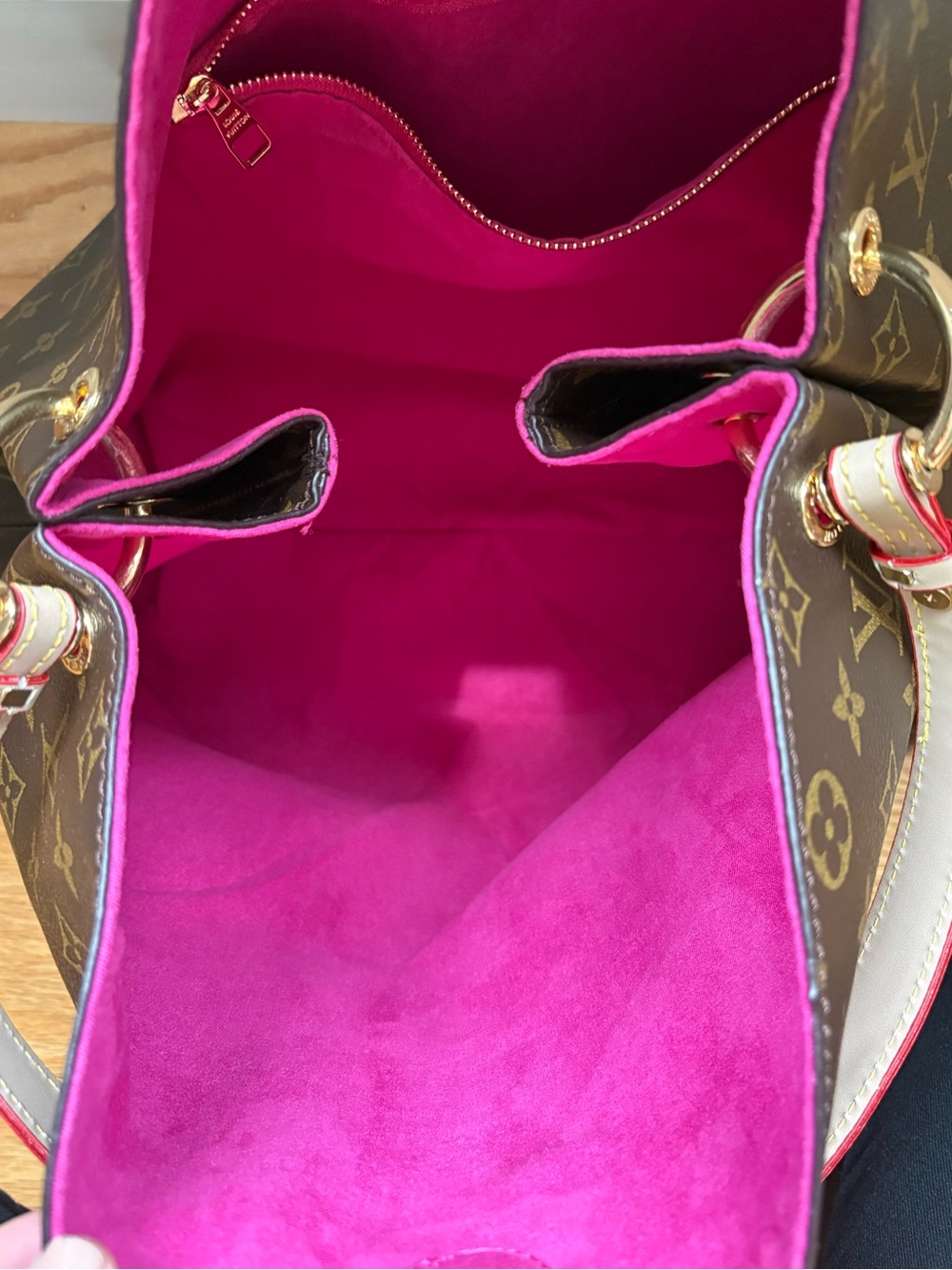 Louis Vuitton Monogram Shoulder Bag with Pink Interior Trim - Picture 8 of 9